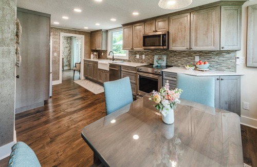 Linville Cottage | Cozy cottage for two in Linville. Only 5 minutes from the Blue Ridge Parkway!