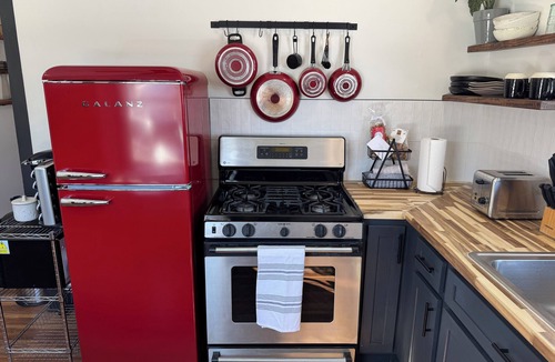 Schnitzelburg Cottage | Cozy Cottage House in Louisville