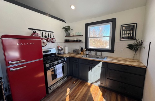 Schnitzelburg Cottage | Cozy Cottage House in Louisville