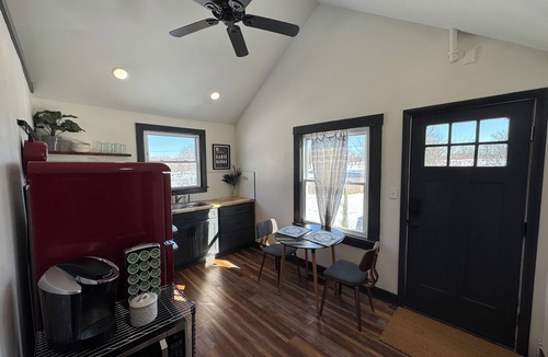 Schnitzelburg Cottage | Cozy Cottage House in Louisville