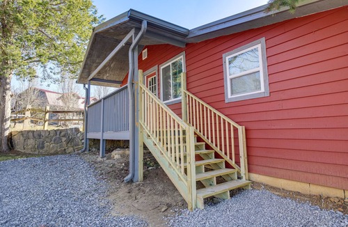 Kodak Cottage | Cozy Cottage w/Pool Btwn Knoxville & Pigeon Forge