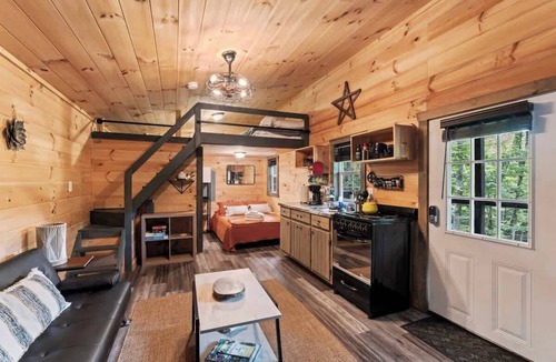 Primrose Cabin | Cozy Couples and Climbing Getaway in Heart of RRG!