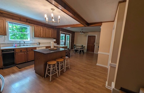 Snellville Cabin | Cozy Elegant Cabin in the heart of Snellville forest