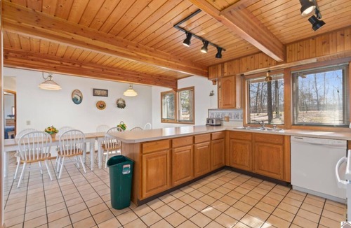 Benton House | Cozy family lake house on Kentucky Lake, w/private dock & sleeps 12