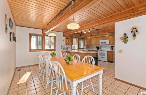 Benton House | Cozy family lake house on Kentucky Lake, w/private dock & sleeps 12