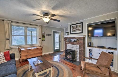 Fries House | Cozy Fries Escape w/Mountain & River Views!