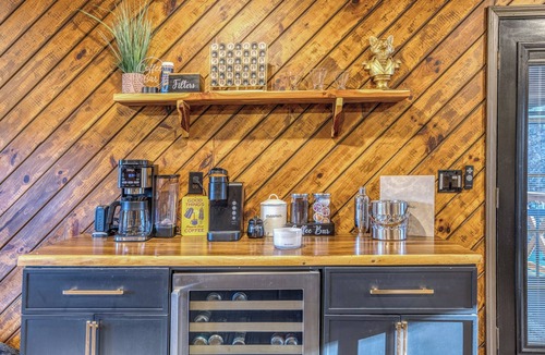 Ellijay Cabin | Cozy Getaway in Ellijay, GA Hot Tub Fire Pit Dog Friendly Mountain Retreat