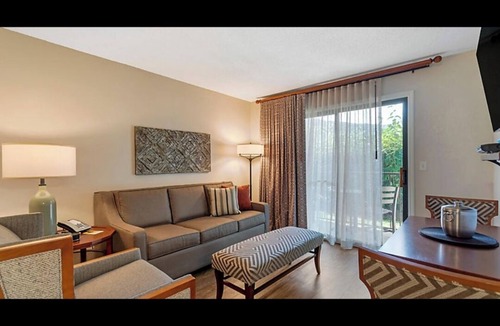 Pigeon Forge Hotel | Cozy Hotel Suite Near Smoky Mountains & Dollywood in Pigeon Forge