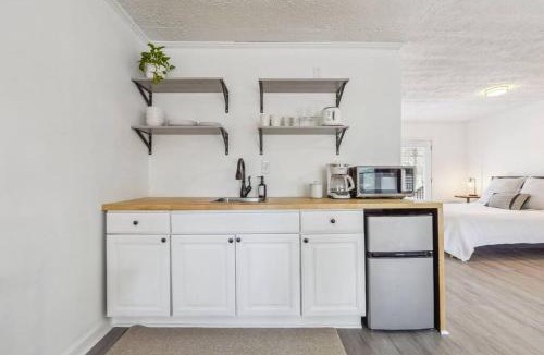 Kennesaw Apartment | Cozy Kennesaw Apartment Close to KSU with EV Plug In