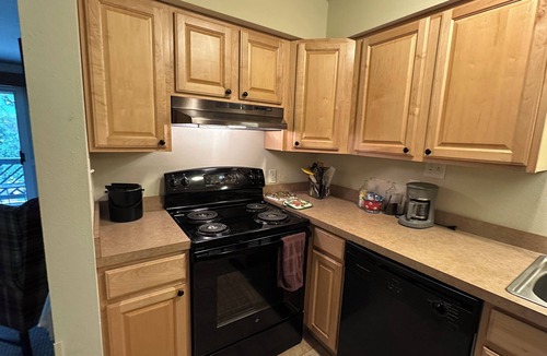 Kingsmill Condo | Cozy king bed condo in Historic Williamsburg on beautiful Kingsmill resort.