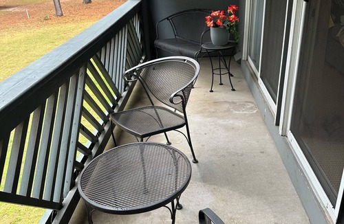 Kingsmill Condo | Cozy king bed condo in Historic Williamsburg on beautiful Kingsmill resort.
