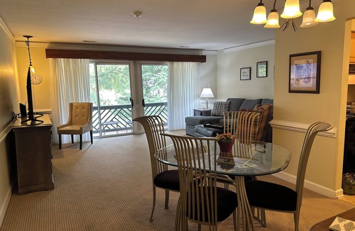 Kingsmill Condo | Cozy king bed condo in Historic Williamsburg on beautiful Kingsmill resort.