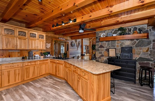 Kinsman Cabin | Cozy Kinsman Cabin in the woods w/Hot Tub