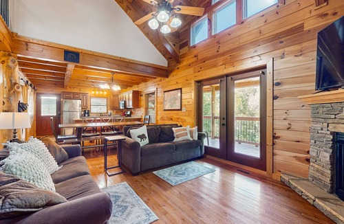 Caryville Cabin | Cozy Lakeside Cabin, Sleeps 18, Game Room, Grill