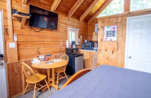 Columbia House | Cozy Log Cabin near Cumberland Lake State Park, Perfect for an Outdoor Adventure