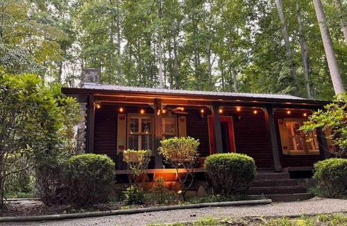 Hiawassee Cabin | Cozy log cabin retreat in the heart of North Ga. Pet Friendly!