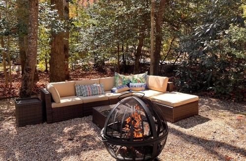 Hiawassee Cabin | Cozy log cabin retreat in the heart of North Ga. Pet Friendly!