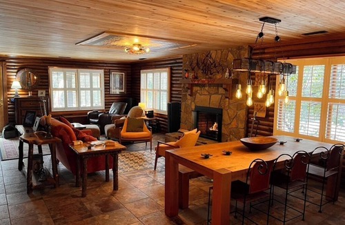 Hiawassee Cabin | Cozy log cabin retreat in the heart of North Ga. Pet Friendly!