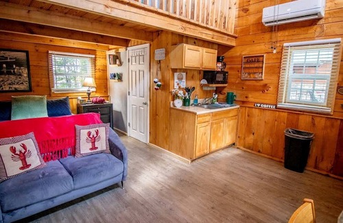 Columbia Cabin | Cozy Log Cabin Retreat near Green River Lake State Park, Perfect for a Weekend of Fishing