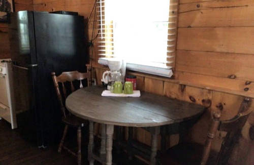 Columbia Cabin | Cozy Log Cabin Retreat near Green River Lake State Park, Perfect for a Weekend of Fishing