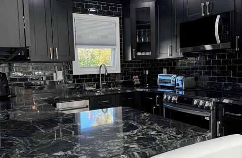 Arnold Apartment | Cozy & Modern Getaway Upper Level Suite in Arnold