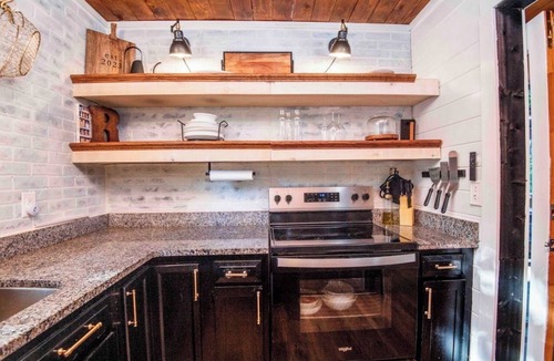 Mount Vernon Cabin | Cozy Mountain Cabin w/Hot Tub, Fireplace & Sunset Views