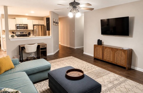 South View House | Cozy Pet Friendly Home in Hope Mills