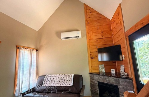 Oldfort Cabin | Cozy Pine 1-bedroom cabin in gorgeous Old Fort with AC