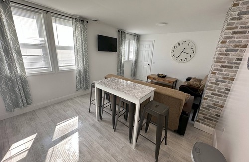 Morgantown Apartment | Cozy Private Apartment Just a Short Stroll frm Milan Puskar Stadium & WVU Campus