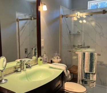 Green Hills Apartment | cozy retreat in upscale Green Hills in west Nashville