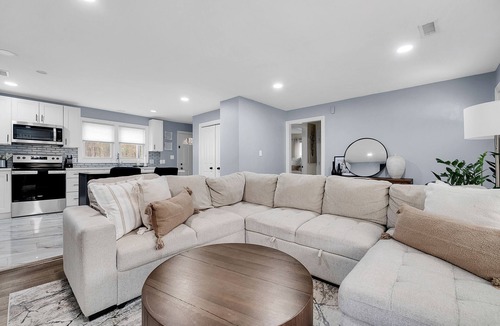 Charlotte House | Cozy Retreat Near Uptown & CLT Airport : Pet Friendly