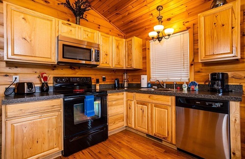 Draper Cabin | Cozy, Romantic Waterfront Home on New River 1BS2 - Midnight Oasis