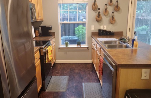 Hurwood Heights House | Cozy Southern Retreat Walkable to Geodis Park + Close to Downtown + Free Parking