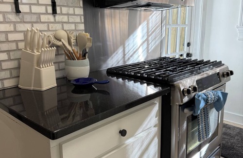 Greater Belhaven House | Cozy space in the heart of Belhaven—sleeps 10