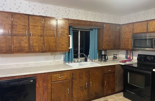 Dice Apartment | Cozy spacious 3-bedroom apartment in lovely Hazard with WiFI