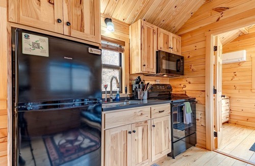 Heidelberg Cabin | Cozy Stargazing Cabin with Hot Tub near Red River Gorge in Estill County, Kentucky