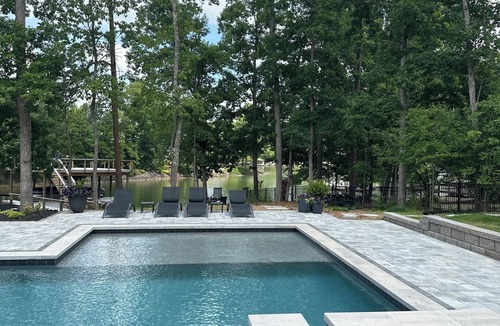 Bowling Green Apartment | Cozy Studio with access to pool, Lake and Dock.