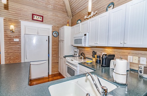 Cape Fear Station House | Cozy three bedroom nestled in Keepers Landing overlooking maritime forest!