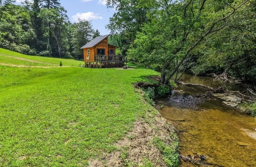 Hillsville Cabin | Cozy Tiny Cabin by the Creek for a Unique Pet-Friendly Getaway in Hillsville, Virginia