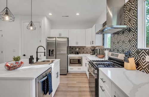 Talbot's Corner House | Cozy Townhome in Charming East Nashville with 2 Master Suites, Private Bathrooms