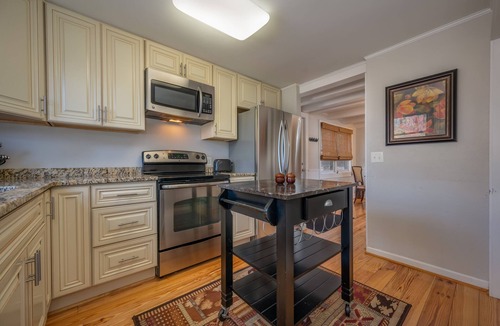 Lake Lure Cabin | Cozy Tucked Away Log Cabin- Lake/Mountain views!