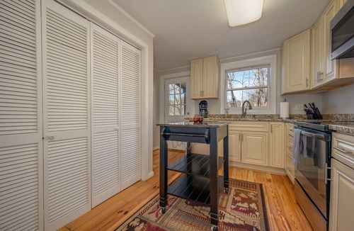 Lake Lure Cabin | Cozy Tucked Away Log Cabin- Lake/Mountain views!