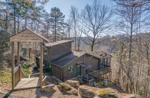 Lake Lure Cabin | Cozy Tucked Away Log Cabin- Lake/Mountain views!