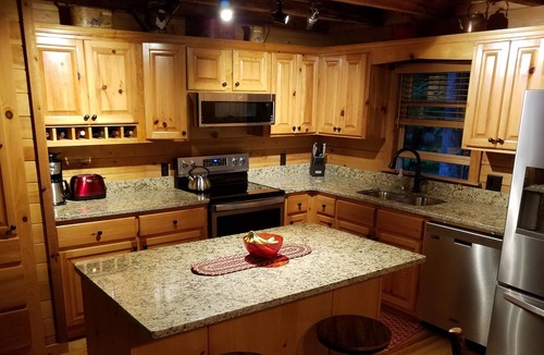 Ellijay Cabin | CozyCabinonBankofCartecay/River access/WiFi/Self Check-In&Out/Clean