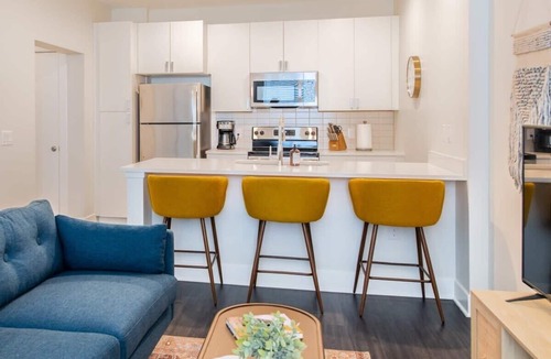Central Business District Apartment | CozySuites Artistry Cincinnati