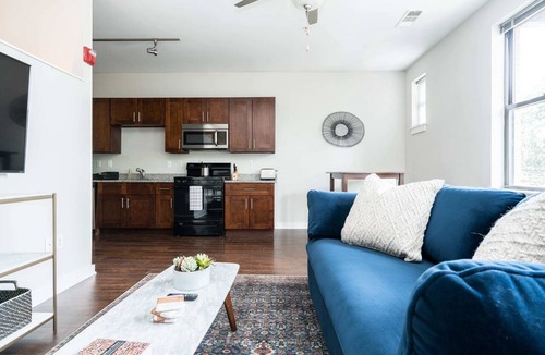 Music Row Apartment | CozySuites Music Row Astonishing SDO Nashville! 23