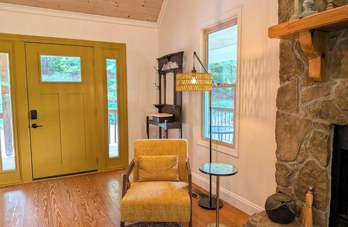 Young Harris Cottage | Crane Creek Vineyards- Cozy Vineyard Cottage