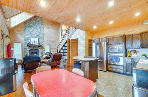 Muddy Pond Cottage | Crawford Cottage w/Fireplace & Mountain Views!