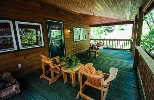Todd Cabin | Creekfront Cabin w/Hot Tub & Game Room – Near Boone & West Jefferson