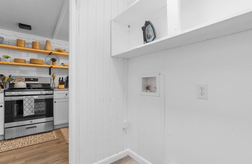 Cleveland Cabin | Creekside Chalet near Helen